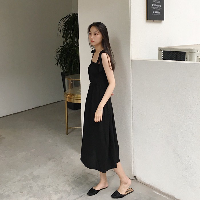 Dress Midi Korea Square Neck Tanpa Lengan Warna Polos + Aksen Pita Simple Elegan untuk Wanita