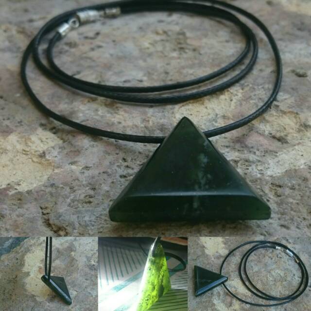 Kalung Liontin Giok Black Jade Aceh Terapi Model Segi Tiga