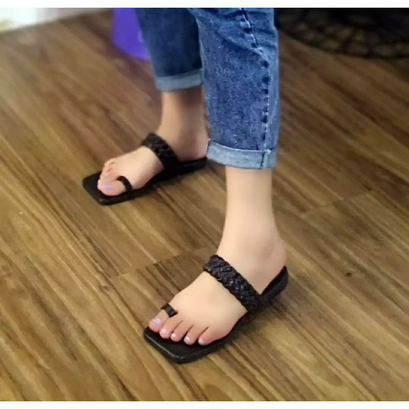 YUKI sandal Fashion trendy Kepang Jempol