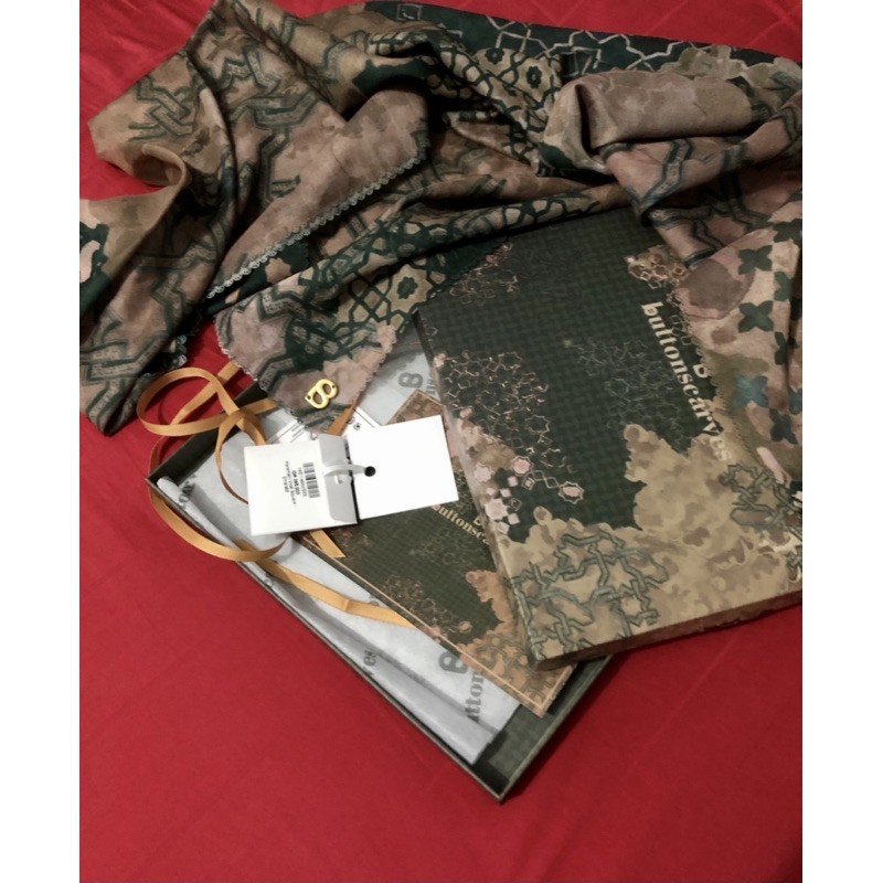 Preloved Buttonscarves Haramain Series - Emerald