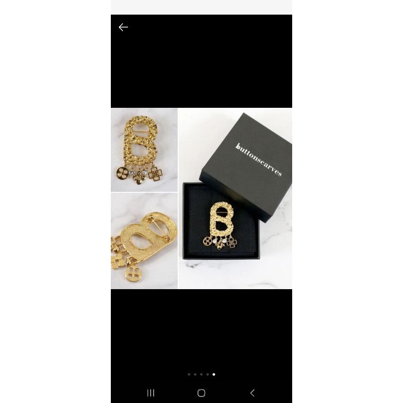 Preloved Buttonscarves textured with charm brooch