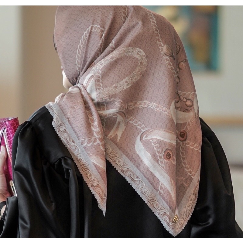 Buttonscarves chain dsaks series 1