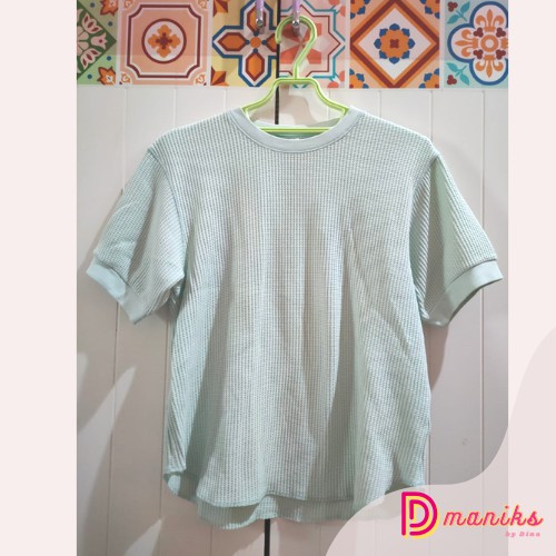 Atasan Preloved Dmaniks (Uniqlo Original)