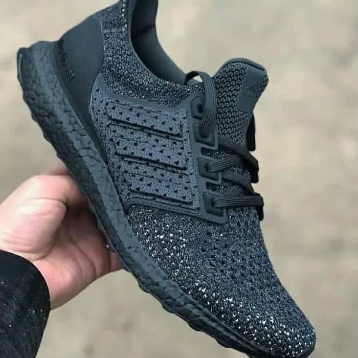 ultra boost hitam