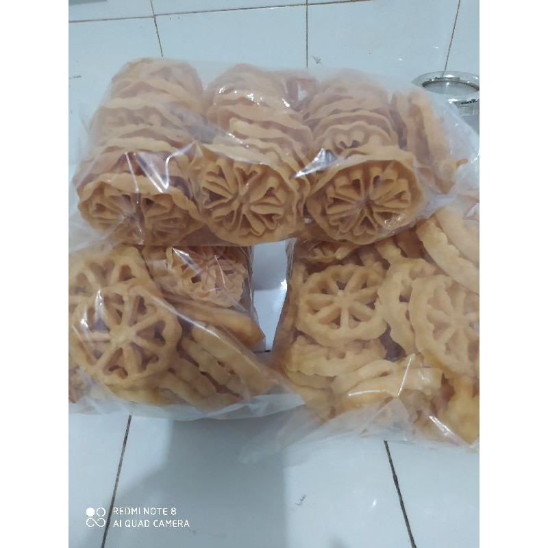 

Kembang goyang manis