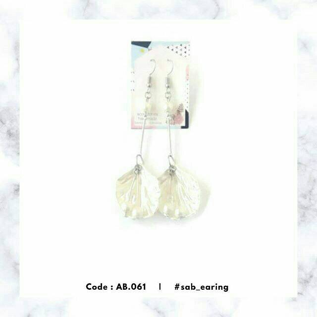 Anting Putih Mutiara AB.061