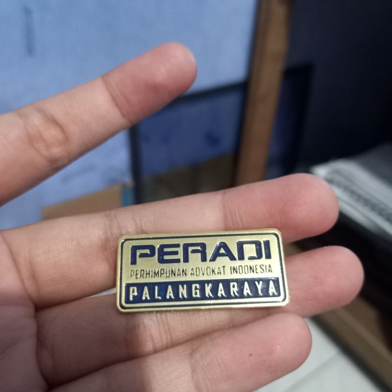 Pin Peradi Palangkaraya emas custom