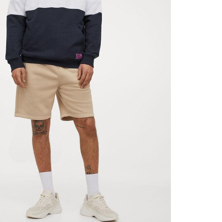 ♪ SWEATSHORT H&M / SWEATSHORT HNM / CELANA PENDEK HNM / CELANA PENDEK H&M / SWEATSHORT PRIA ❋