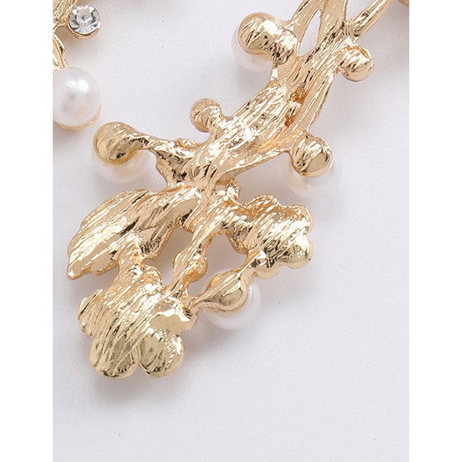 LRC Anting tusuk Fashion Alloy Diamond And Pearl Flower Earrings