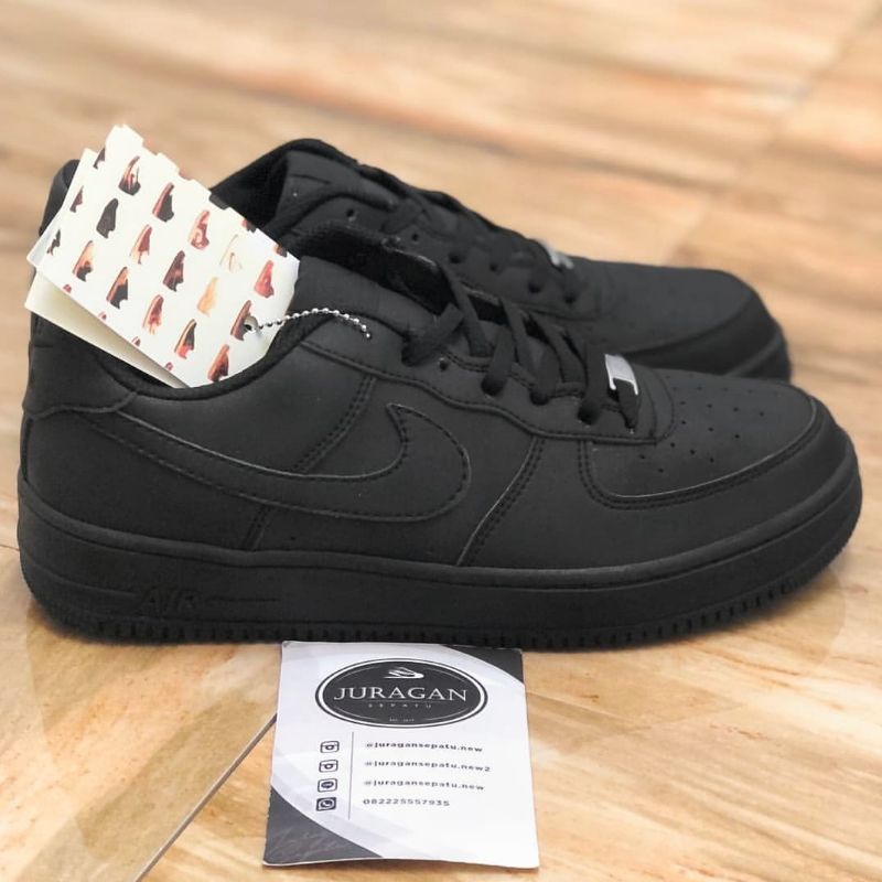 Nike Air Force 1 &quot;Triple Black&quot;
