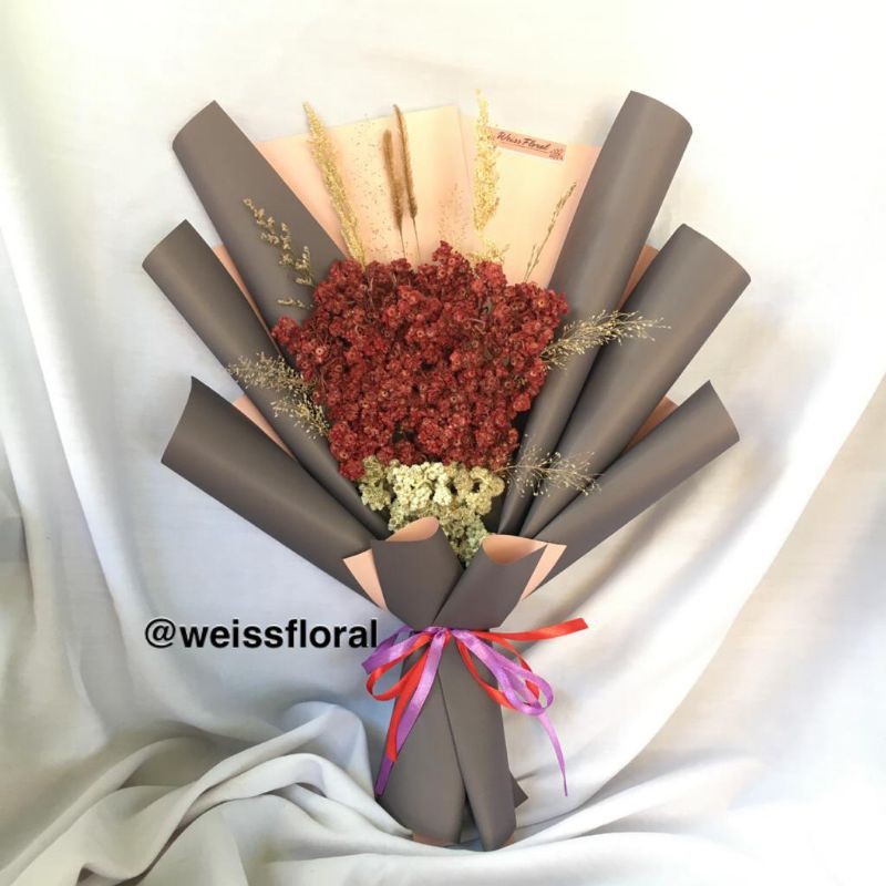 

Buket edelweis sedang