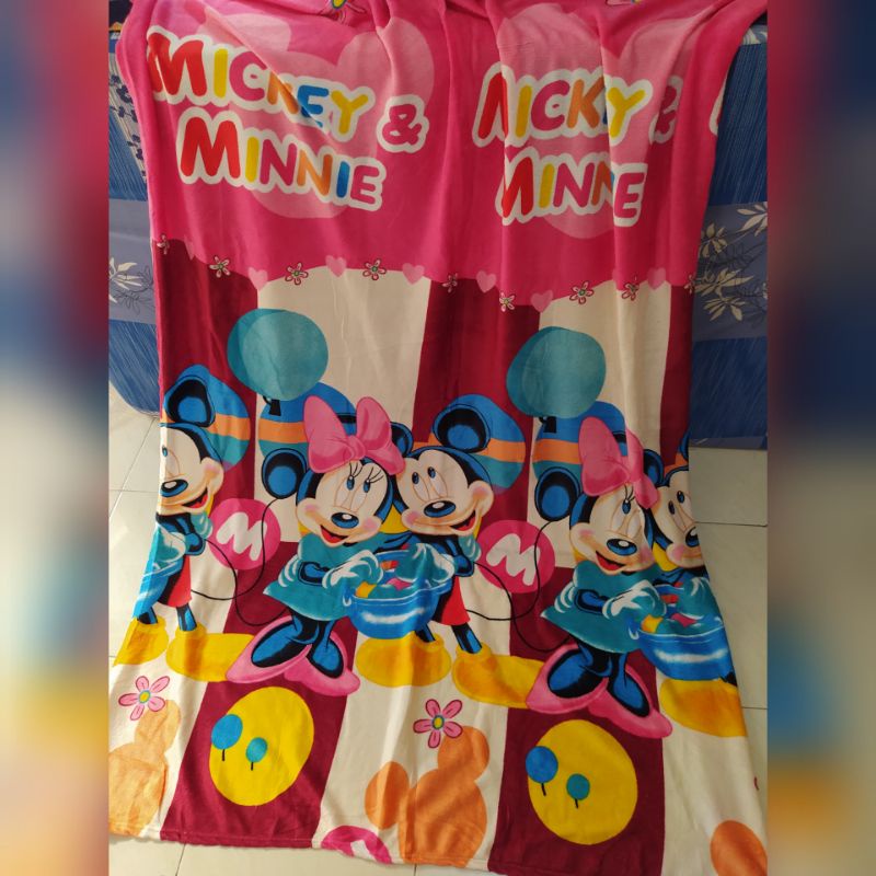 Selimut Motif Mickey mouse / Selimut Karakter Mickey and Minnie