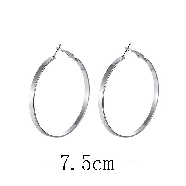 LRC Anting Tusuk Fashion Gold Color Round Shape Decorated Earrings