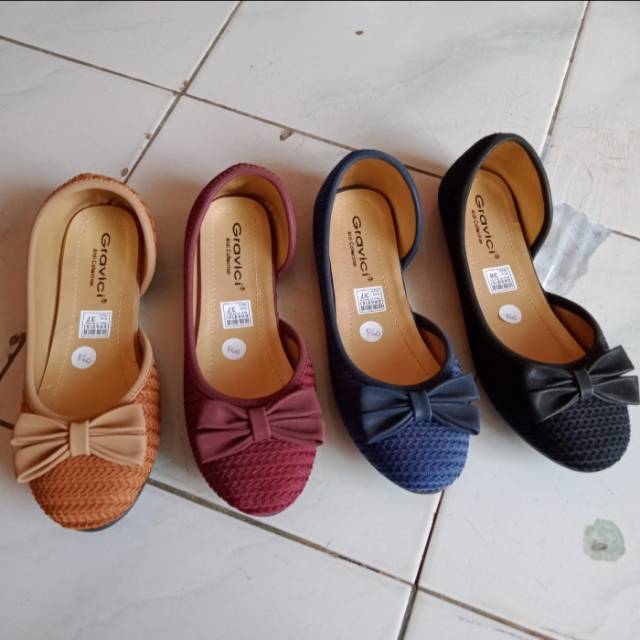 

Flatshoes pita terlaris