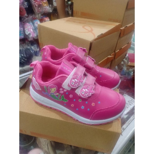 sepatu anak Ando karakter pink cewek jalan jalan