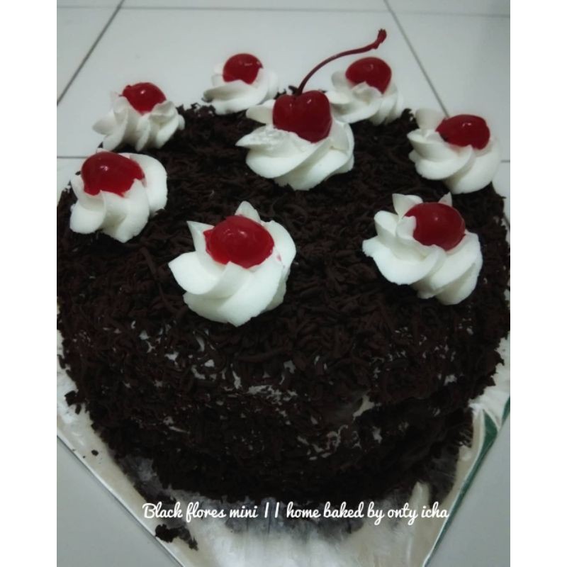 

Black Flores Regular