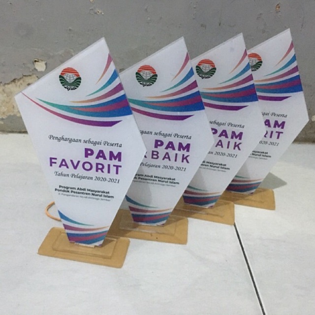 

plakat akrilik / vandel akrilik custom (gambar bebas)