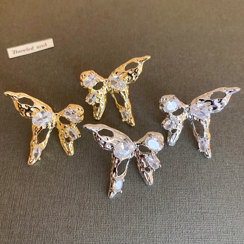 Anting Tusuk Model Kupu-Kupu Hollow Asimetris Bahan Metal Dengan Batu Zircon Untuk Wanita Butterfly