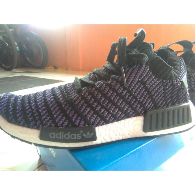 Sepatu Adidas NMD R1