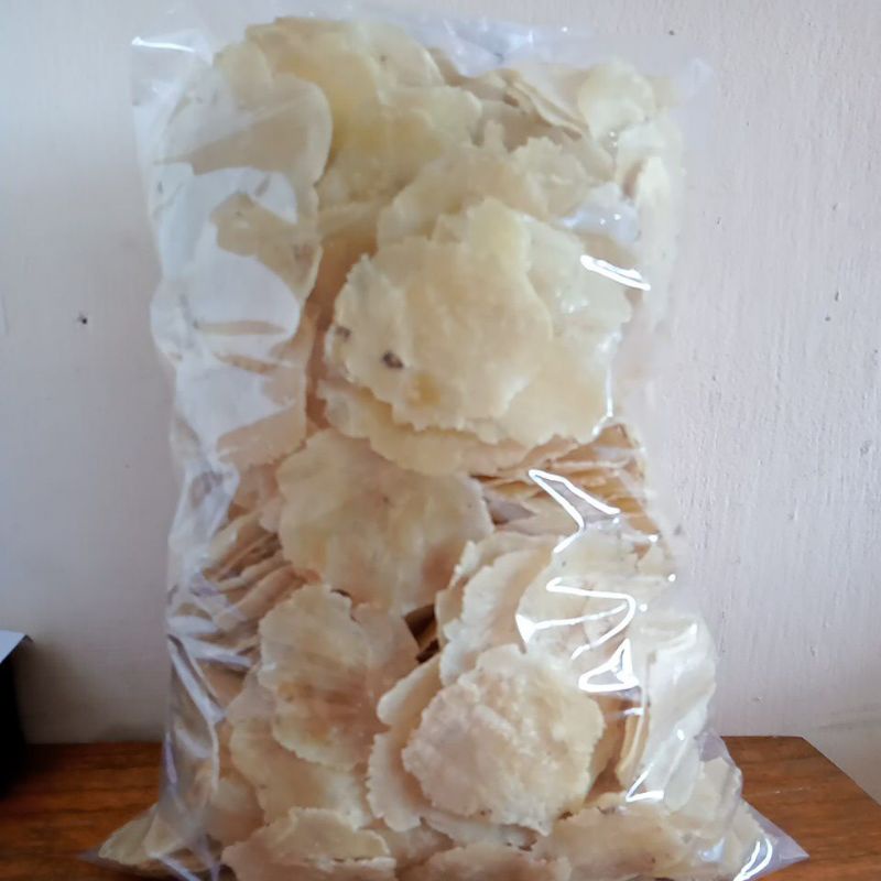 

Emping melinjo asli 500 gram. Jajanan/Oleh oleh khas PANDEGLANG