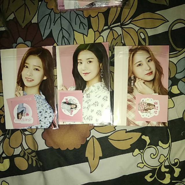 Iz*one Gmarket postcard + sticker