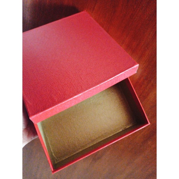 

Hardbox kotak kado box imlek merah 21 x 21 x 5