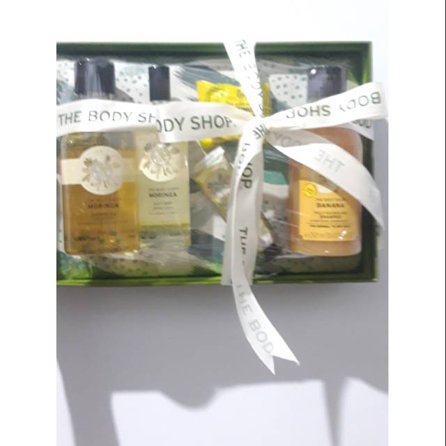

Gift seserahan moringa the body shop