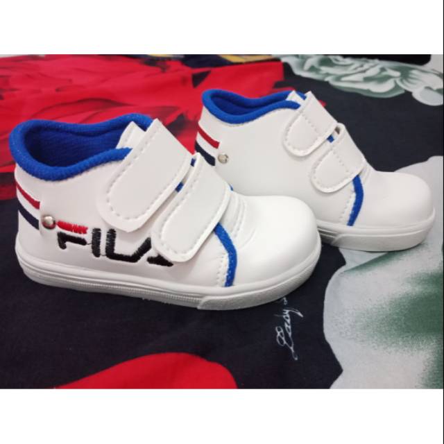 Sepatu anak fila