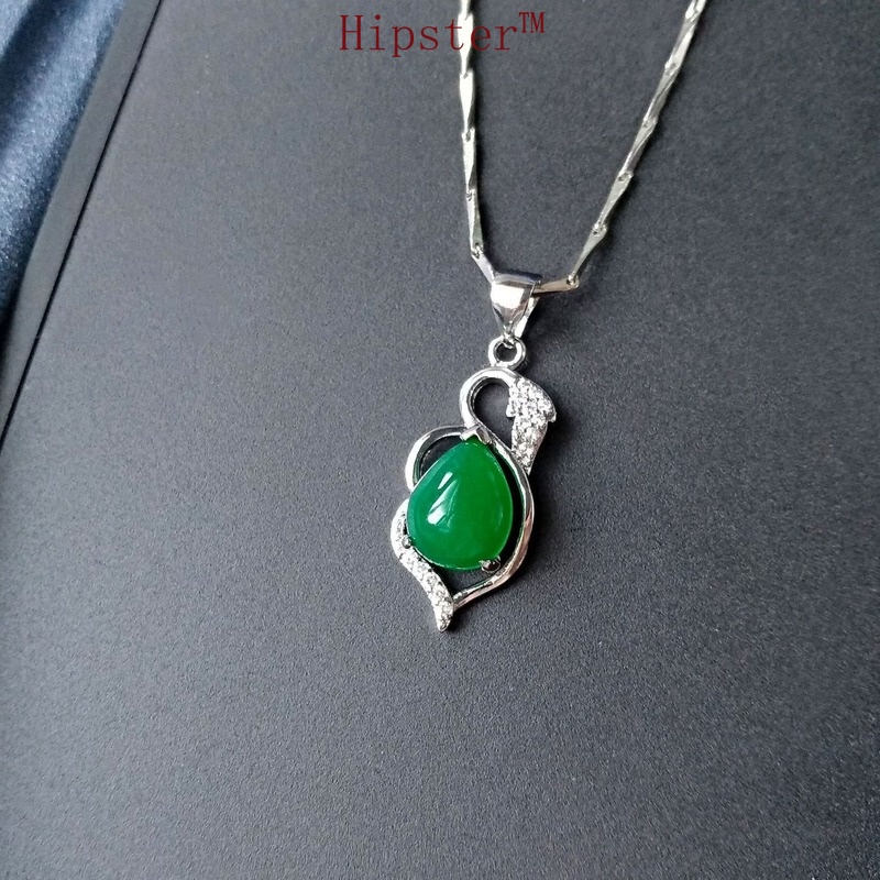 Retro Exquisite Fashion Natural Emerald Pendant Temperament White Gold Color Clavicle Chain