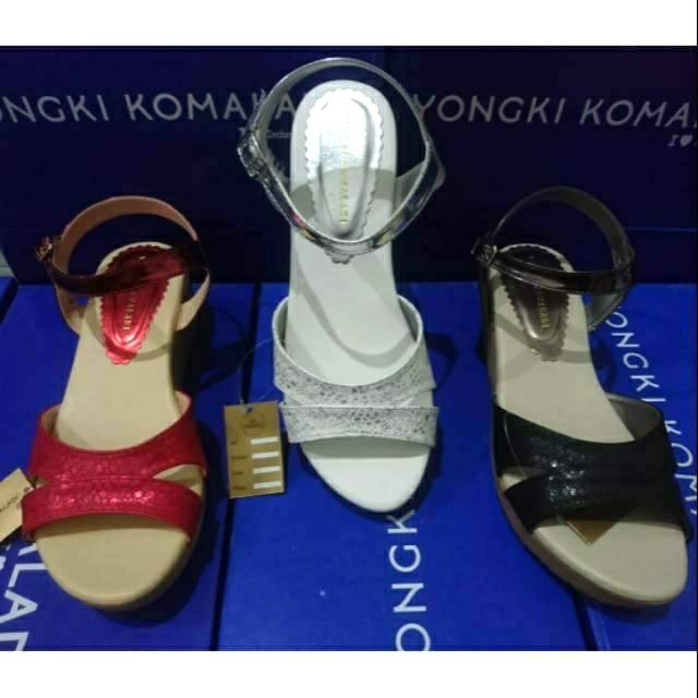 Sandal Yongki Komaladi size 39 MERAH