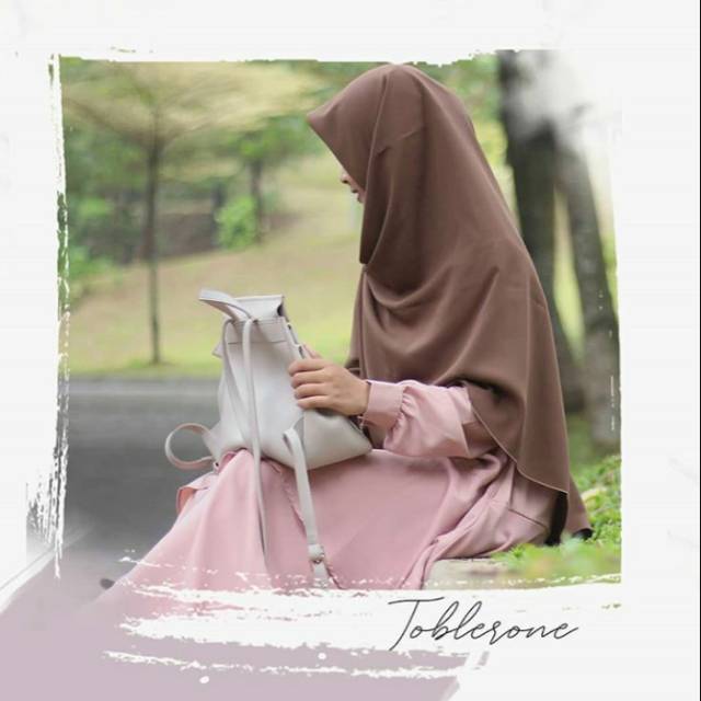 Jilbab segiempat khaki toblerone