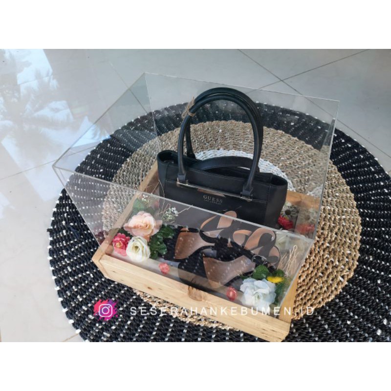 

BOX SESERAHAN AKRILIK