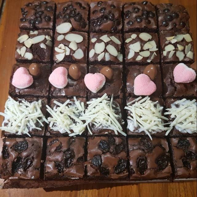 

Brownies Sekat Ma'Chica (Topping bebas pilih sesuai selera)