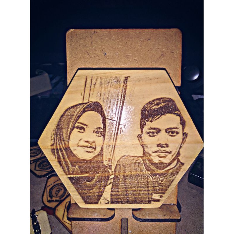 custom logo tulisan nama grafir murah Laser Lukisan Kayu Coaster