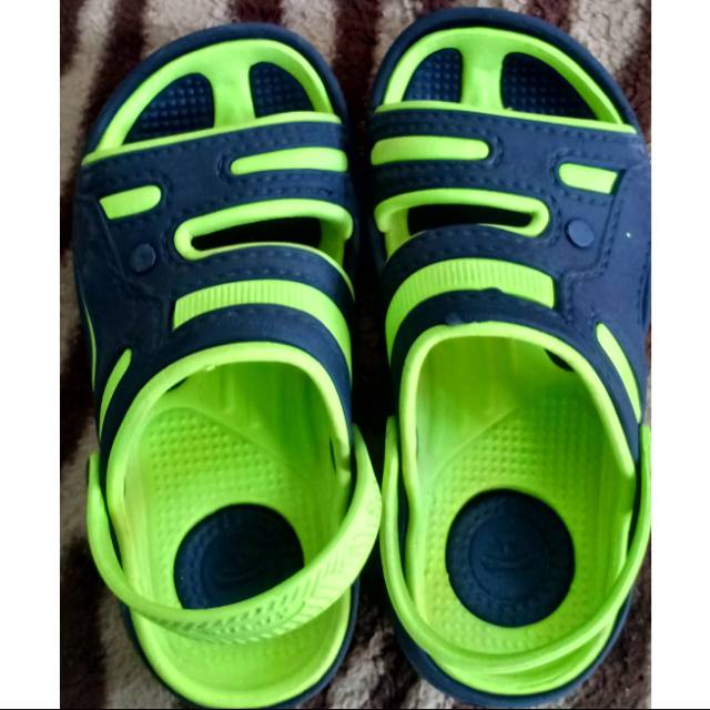 PRELOVED SENDAL KARET ANAK