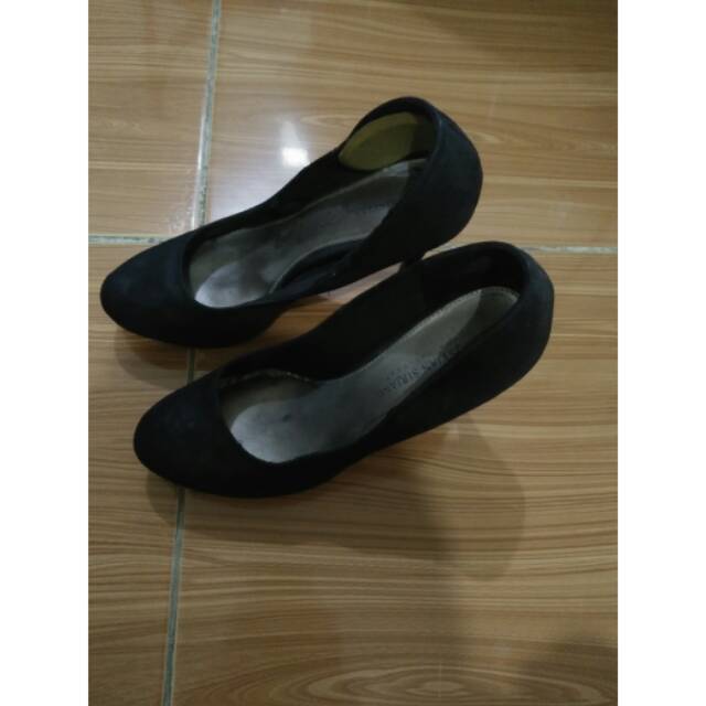 Sepatu payless