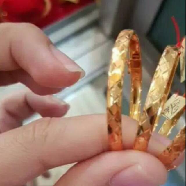 Gelang emas ukir bulet