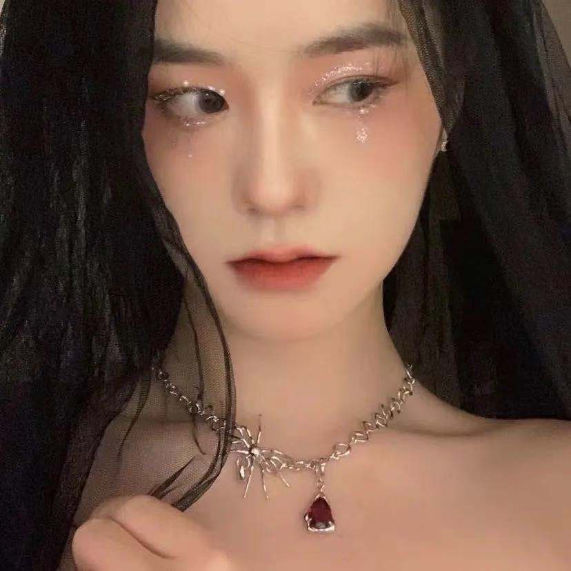 Kalung Desain Niche Eropa Dan Amerika Canggih ins KVK Gaya Jaringan Kepribadian Spider Ruby Perempuan Choker Fashion