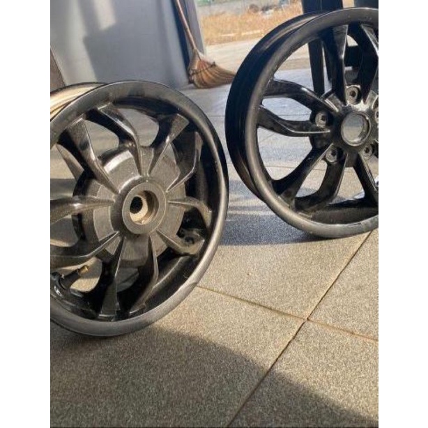 velg original vespa s facelift black lx lxv s 2v 3v iget
