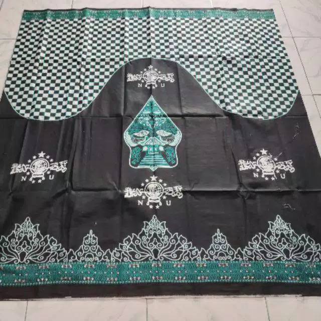 Sarung wayang gunungan