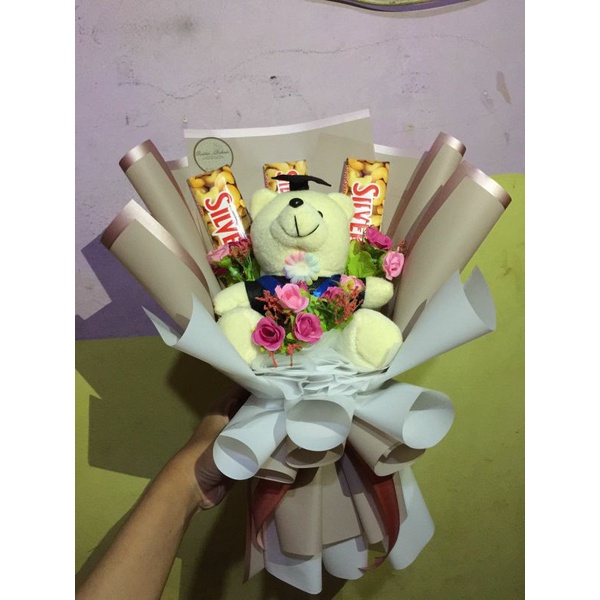 Buket Boneka Wisuda Coklat Silverqueen Buket Coklat Buket Silverqueen Buket Boneka Wisuda