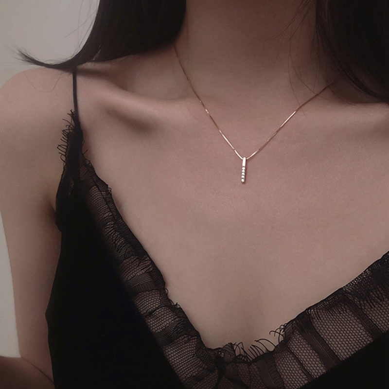 Kalung Rantai Klavikula Desain Garis Vertikal Aksen Berlian Bahan Zirkon Warna Silver Untuk Wanita