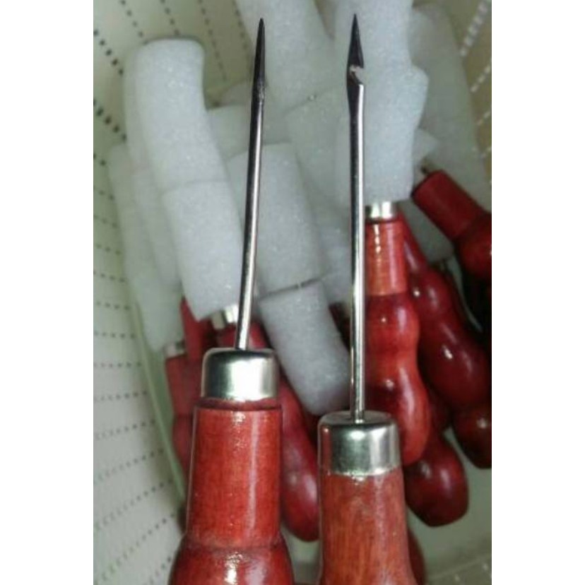 Jarum Sol / Jarum Sol Sepatu / Jarum Jahit Sepatu dengan Gagang Coklat