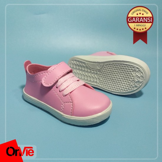 Sepatu Sneakers Anak Model Tali Perekat Polos