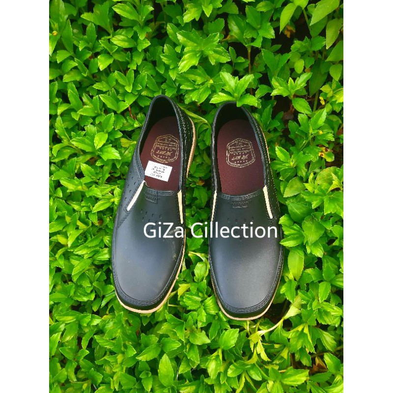 Pantofel Pria Sepatu Pria Anti Air Terbuat Dari Karet Elastis Tanpa Sambungan Ringan Awet