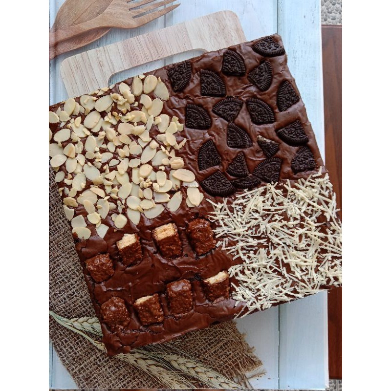 

BROWNIES COKELAT FUDGY by MamaGi Ukuran 20x20 cm brownis bronis