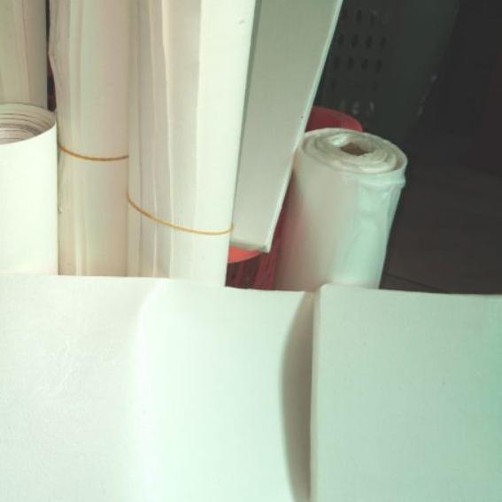 

➬ kanvas roll lukis / media lukis uk. 1.6 x 3 mtr. putih. murah. melayani grosir dan partai besar ™