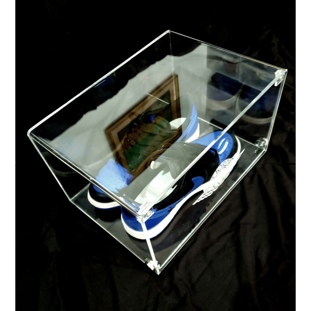 

Premium Acrylic Shoebox "Logo Wings Jordan
