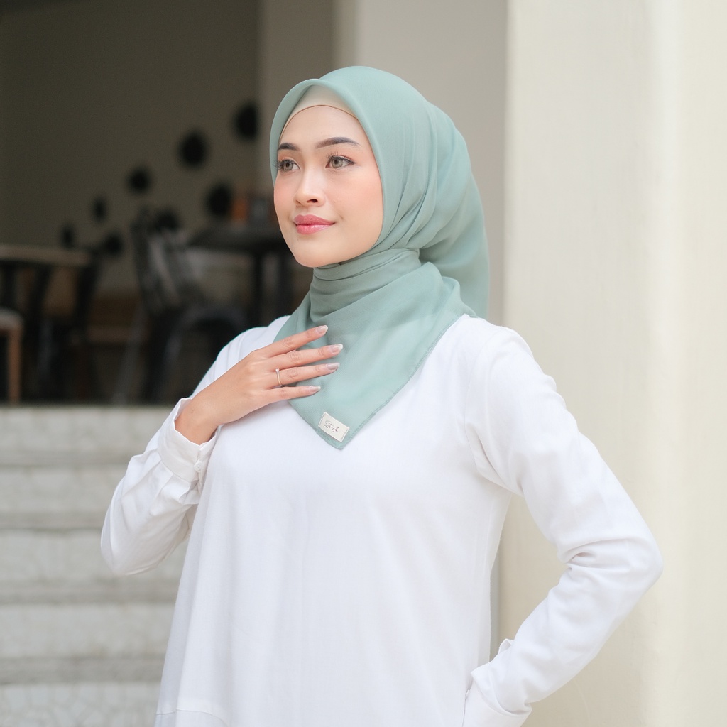 HIJAB POLLYCOTTON PREMIUM / HIJAB SEGI EMPAT / KERUDUNG SEGI EMPAT / HIJAB POLLYCOTTON / JILBAB SEGI EMPAT-CELERY