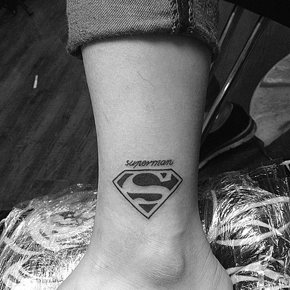 Paling Keren 13 Desain  Tato  Logo Superman